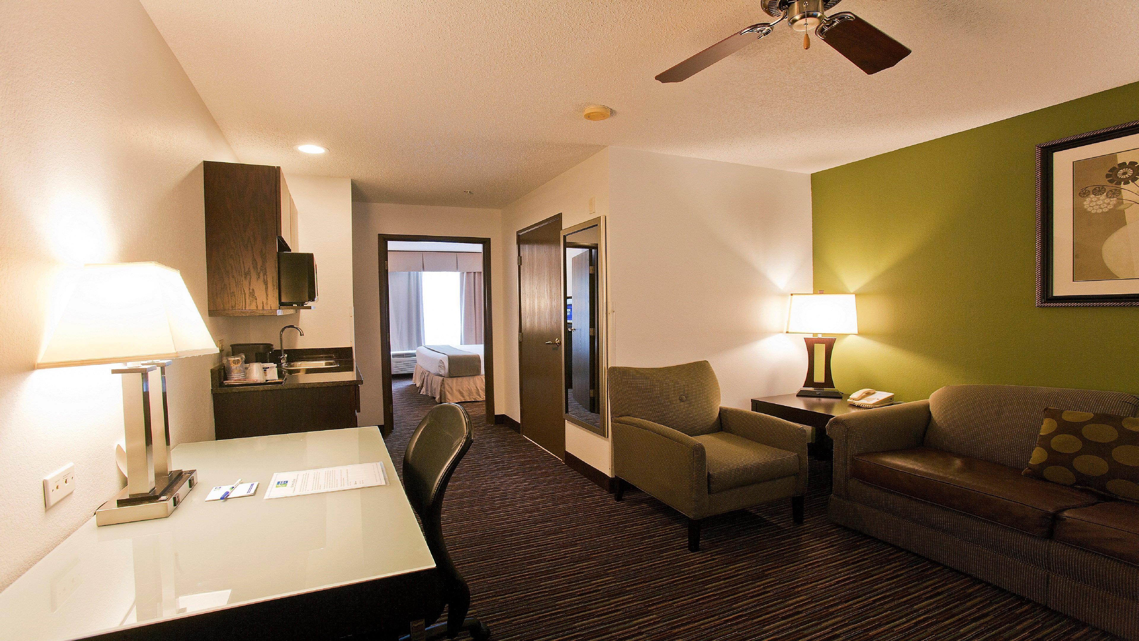 Holiday Inn Express & Suites Chicago-Deerfield Lincolnshire, An Ihg Hotel Riverwoods Esterno foto
